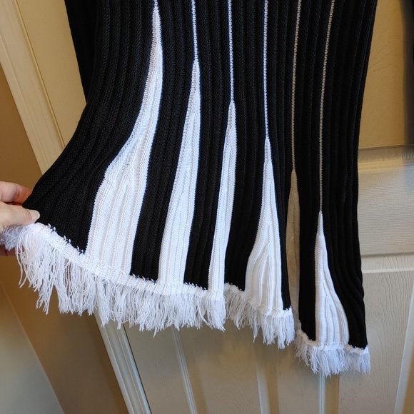 Ladies Black and White Gusseted Sweater - Picture 3 of 4